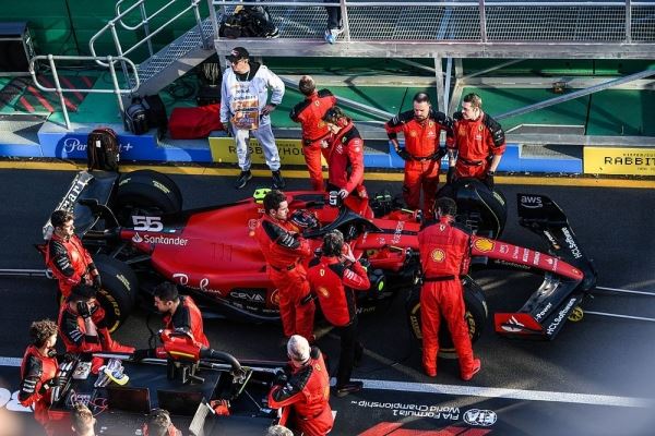 Ferrari запросила FIA о пересмотре штрафа Сайнса в Мельбурне