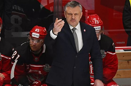Хоккейный клуб "Витязь" не стал подписывать новый контракт с главным тренером Буцаевым