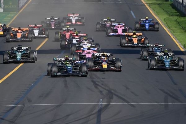 Формула 1 вновь перепишет правила после конфуза. Теперь речь о рестарте